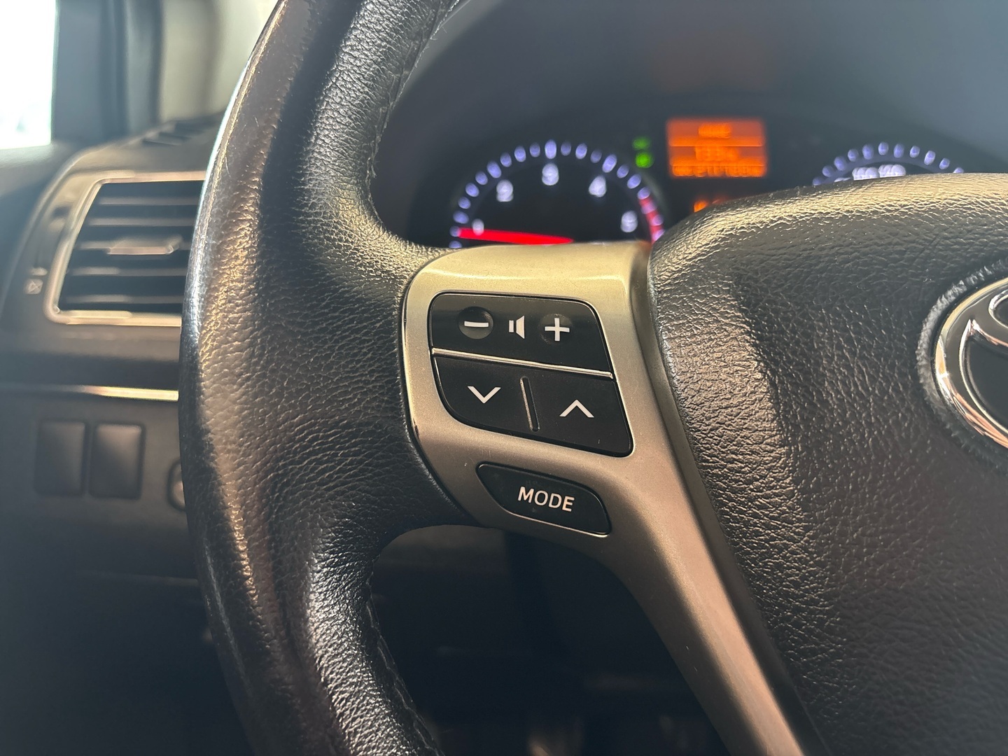 TOYOTA Avensis 2014