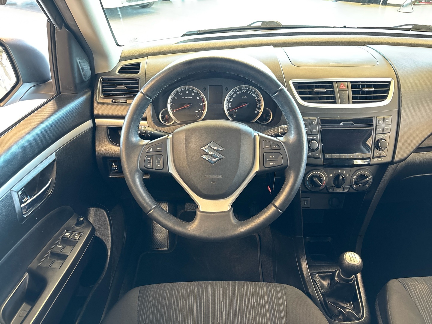 SUZUKI Swift 2015