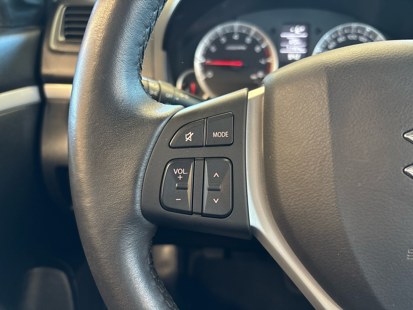 SUZUKI Swift 2015