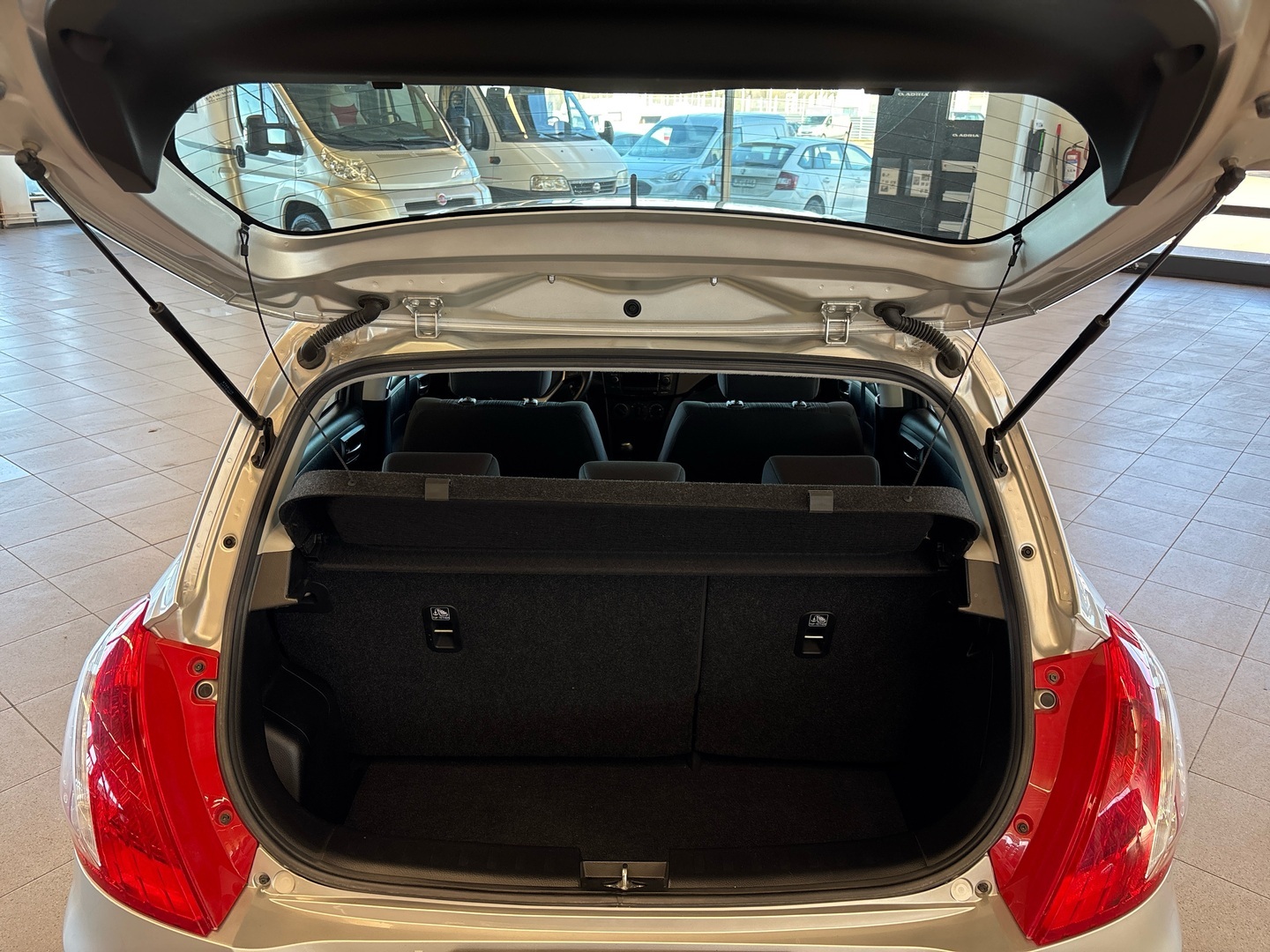 SUZUKI Swift 2015