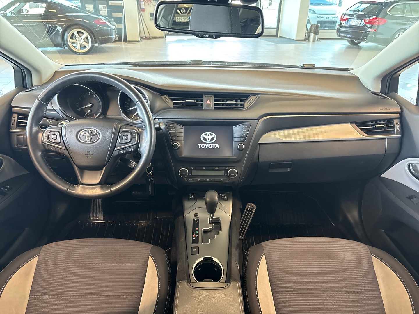 TOYOTA Avensis 2018