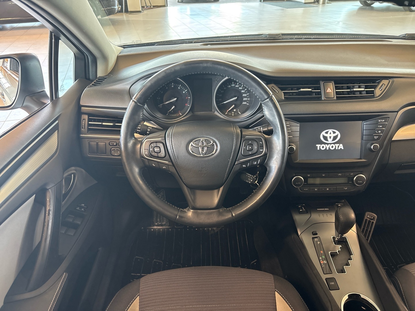 TOYOTA Avensis 2018