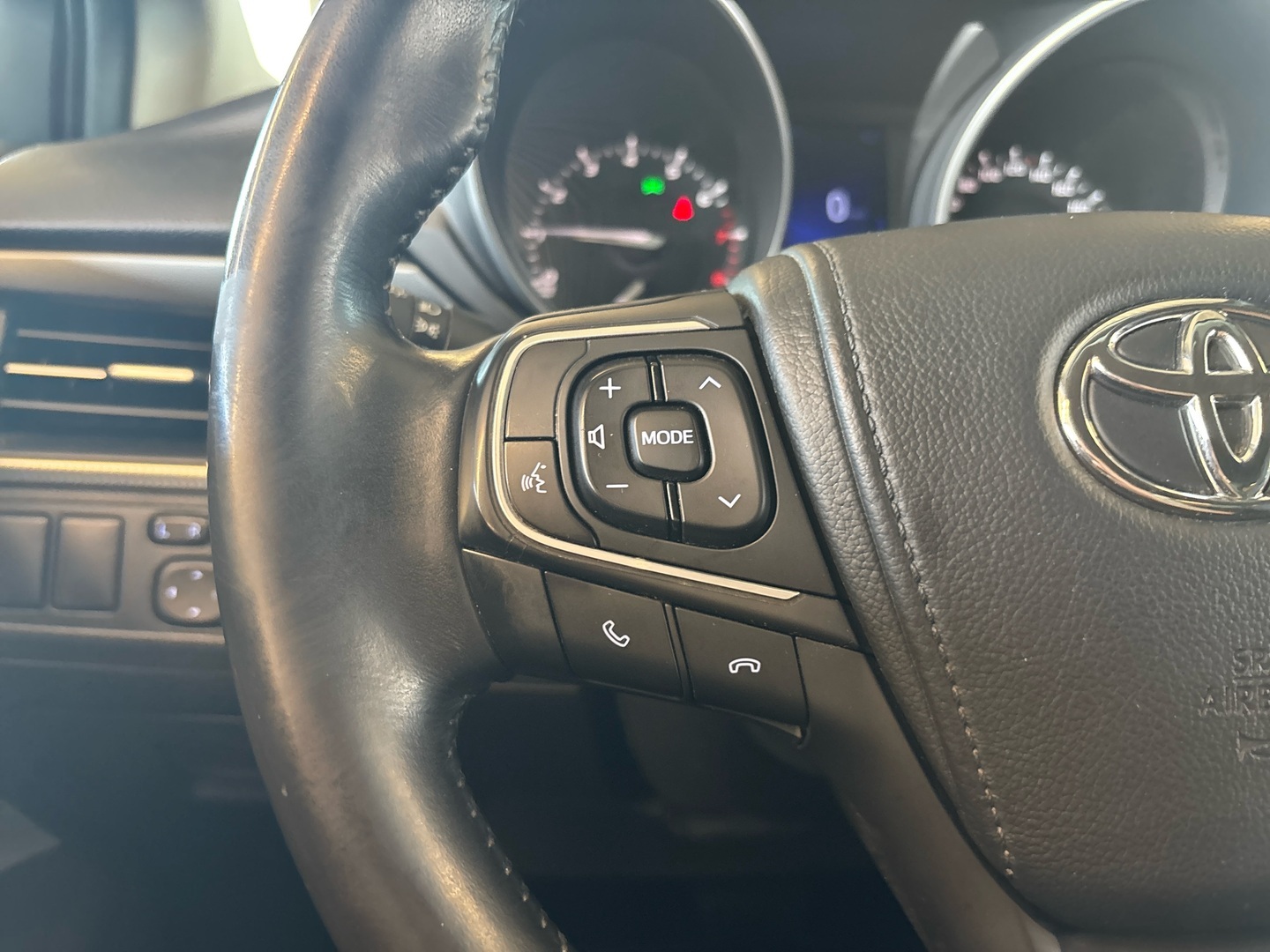TOYOTA Avensis 2018
