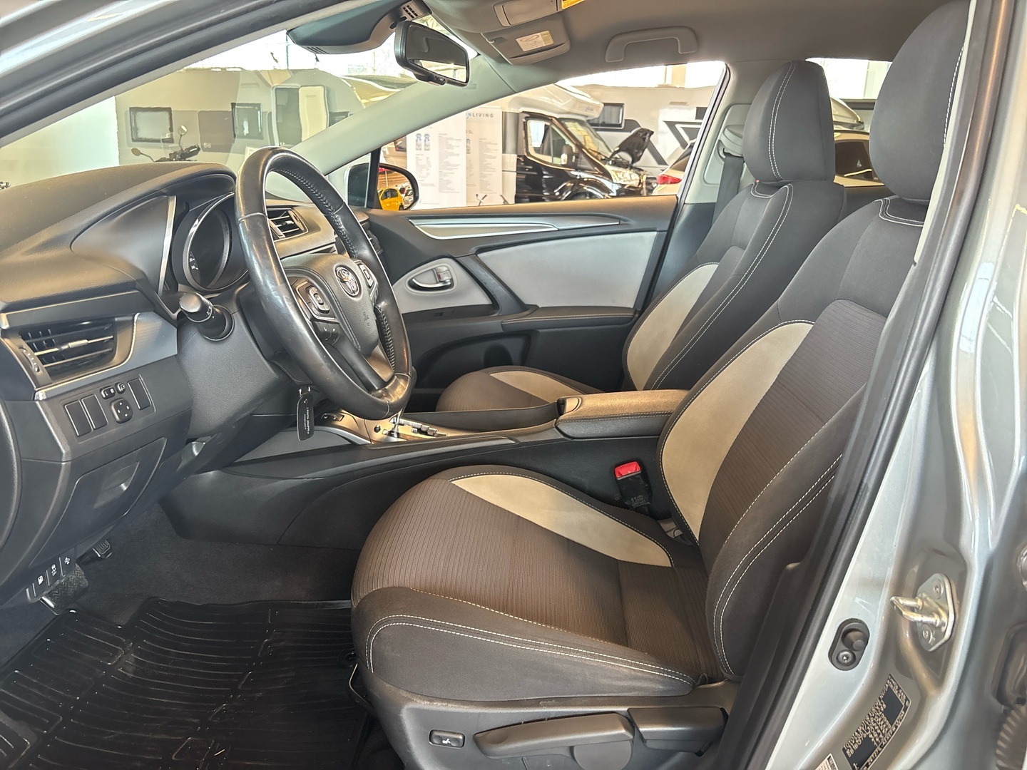 TOYOTA Avensis 2018