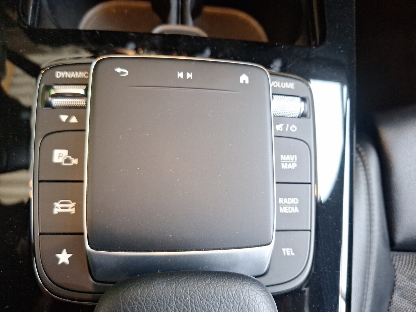 MERCEDES-BENZ A 2020