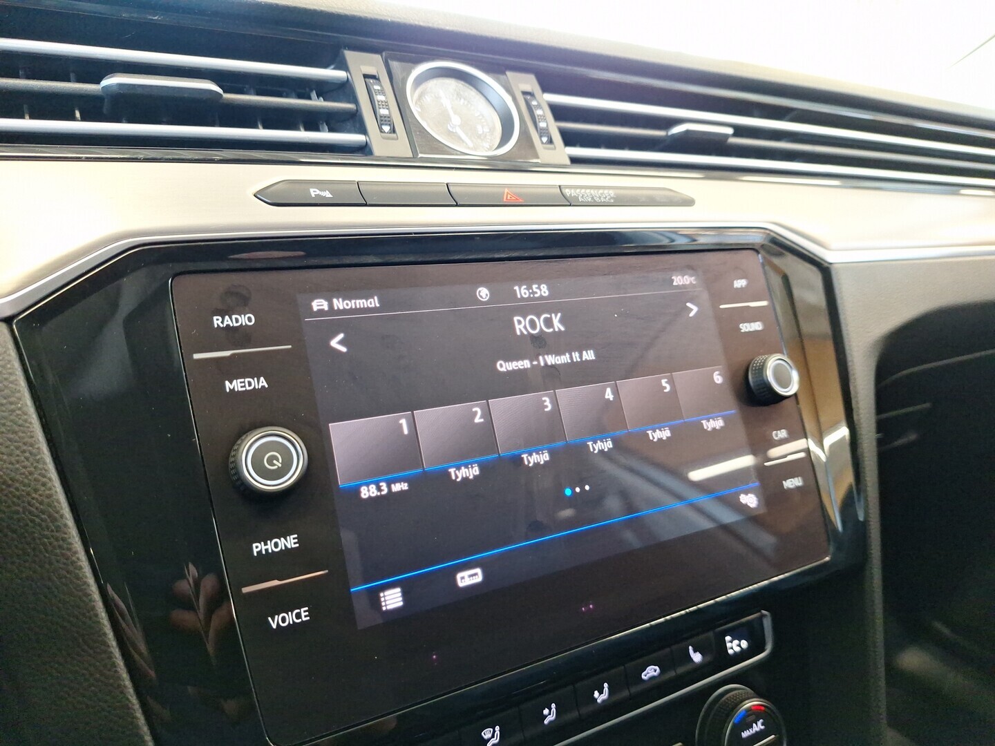 VOLKSWAGEN Passat 2018