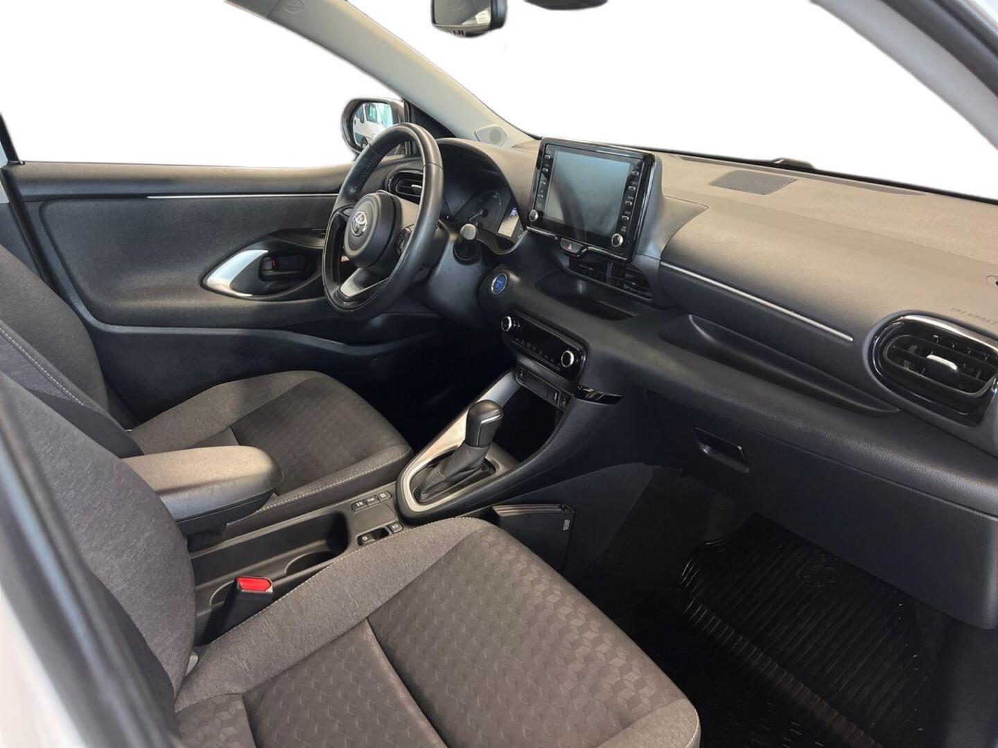 TOYOTA Yaris 2021
