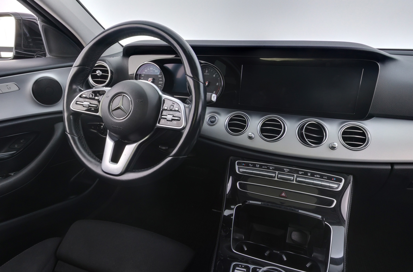 MERCEDES-BENZ E 2019