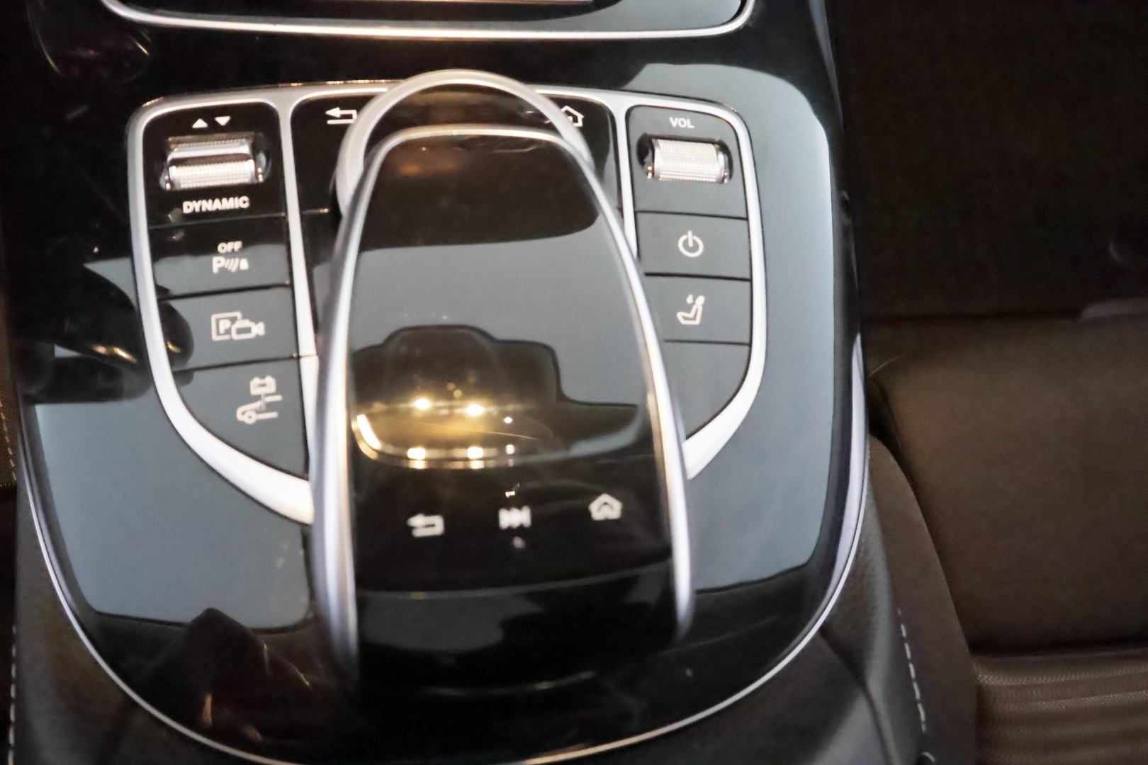 MERCEDES-BENZ E 2019