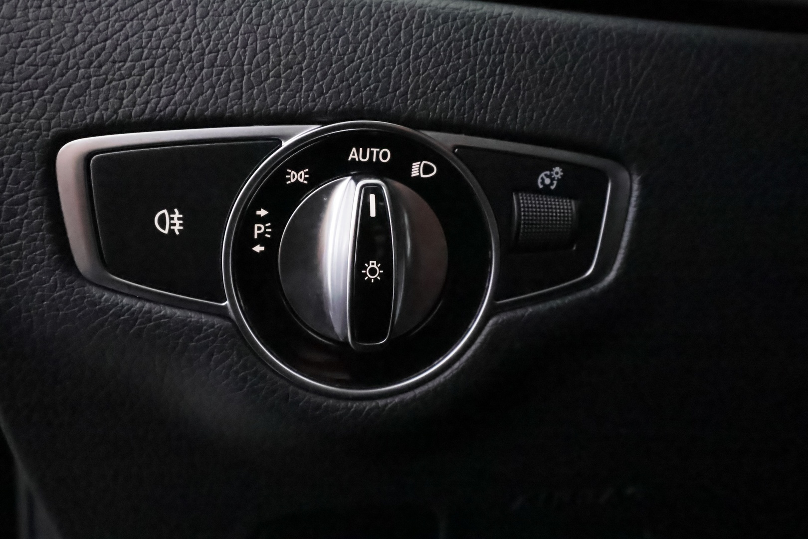 MERCEDES-BENZ E 2019