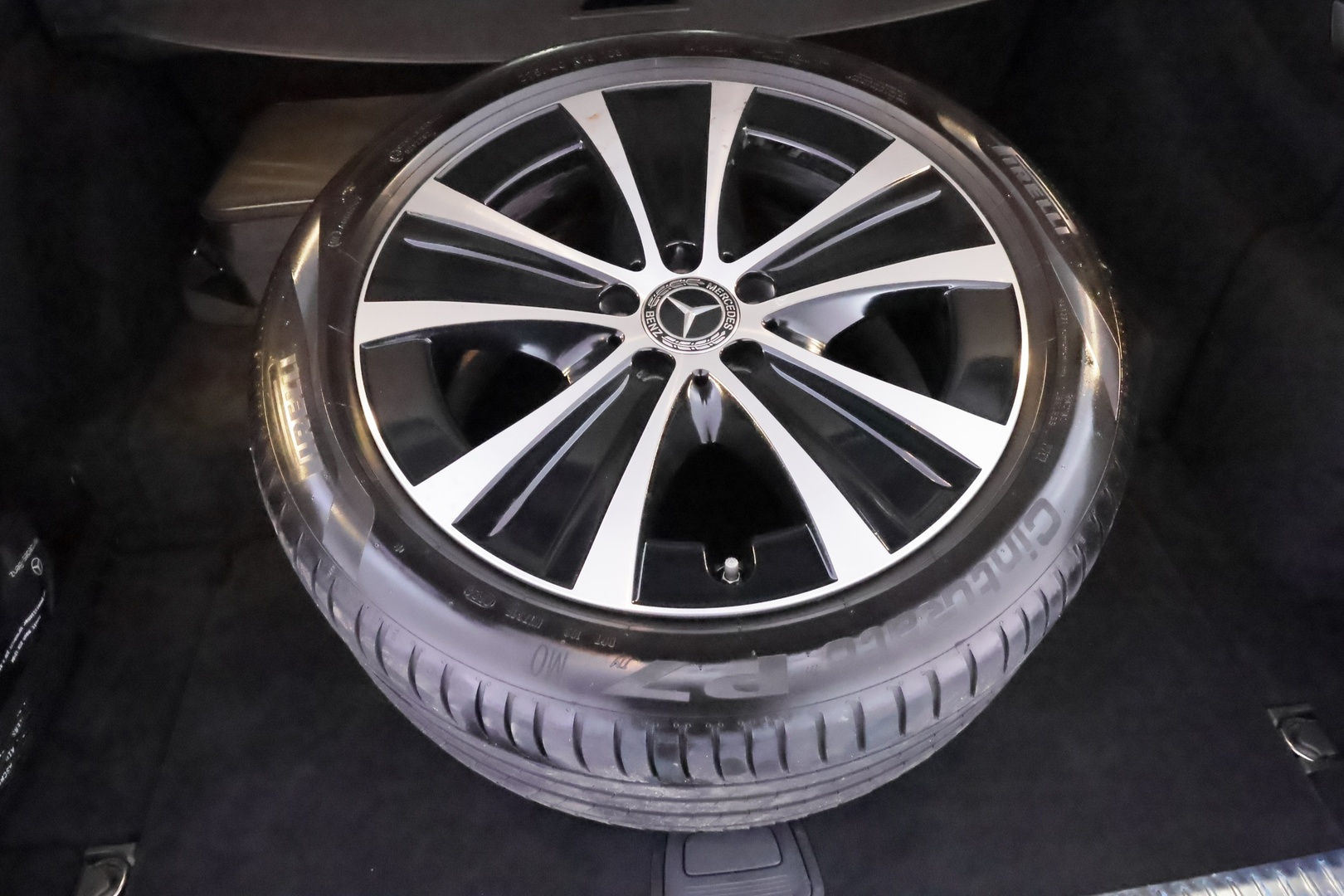 MERCEDES-BENZ E 2019