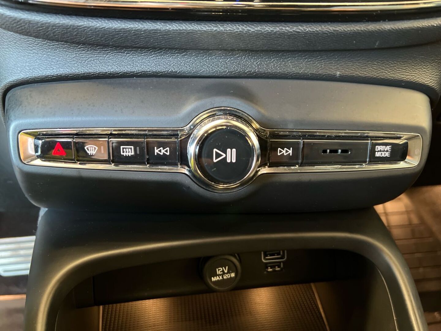 VOLVO XC40 2020