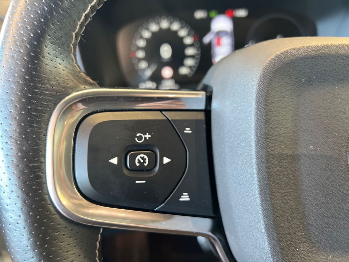 VOLVO XC40 2020
