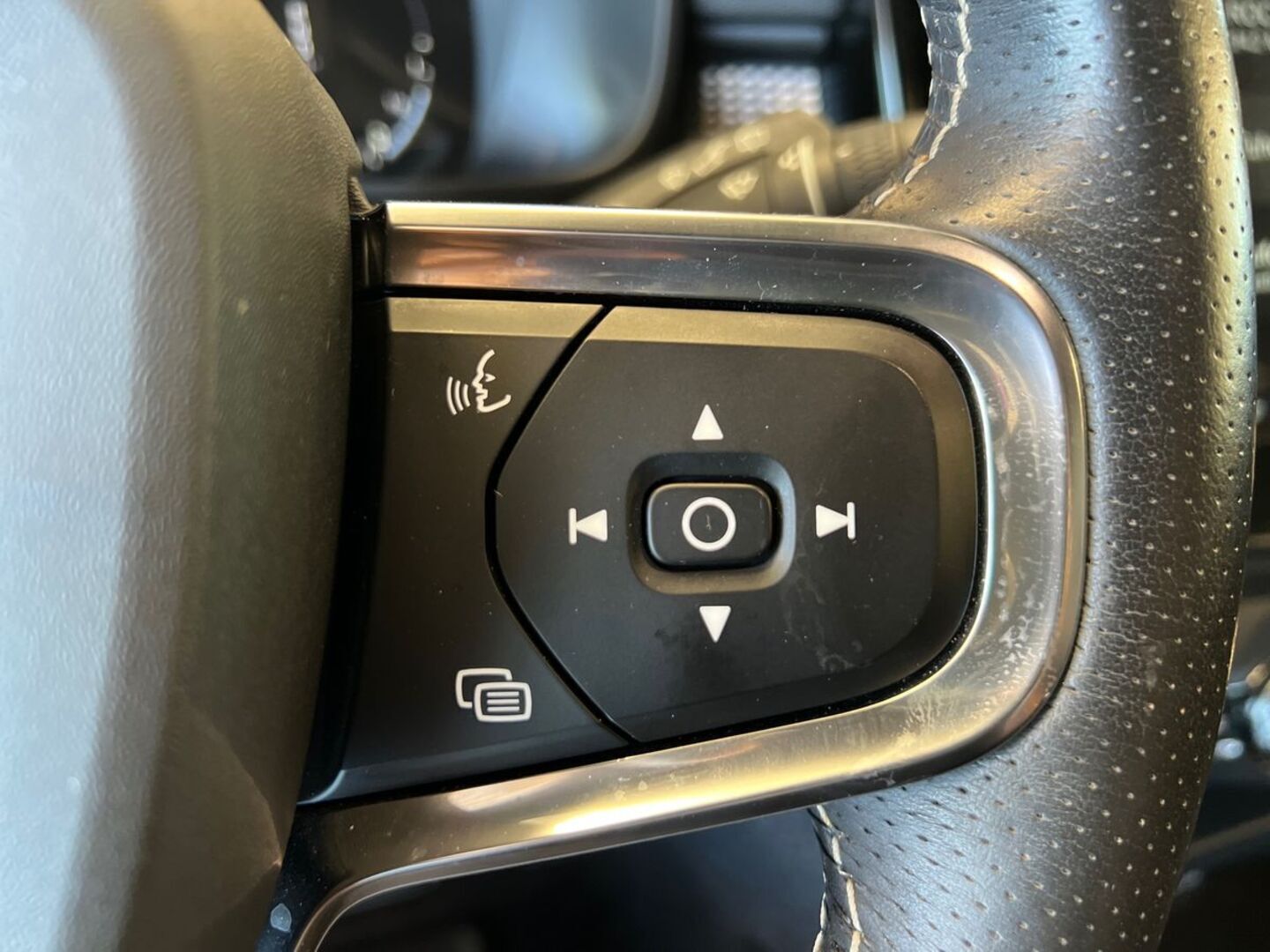 VOLVO XC40 2020