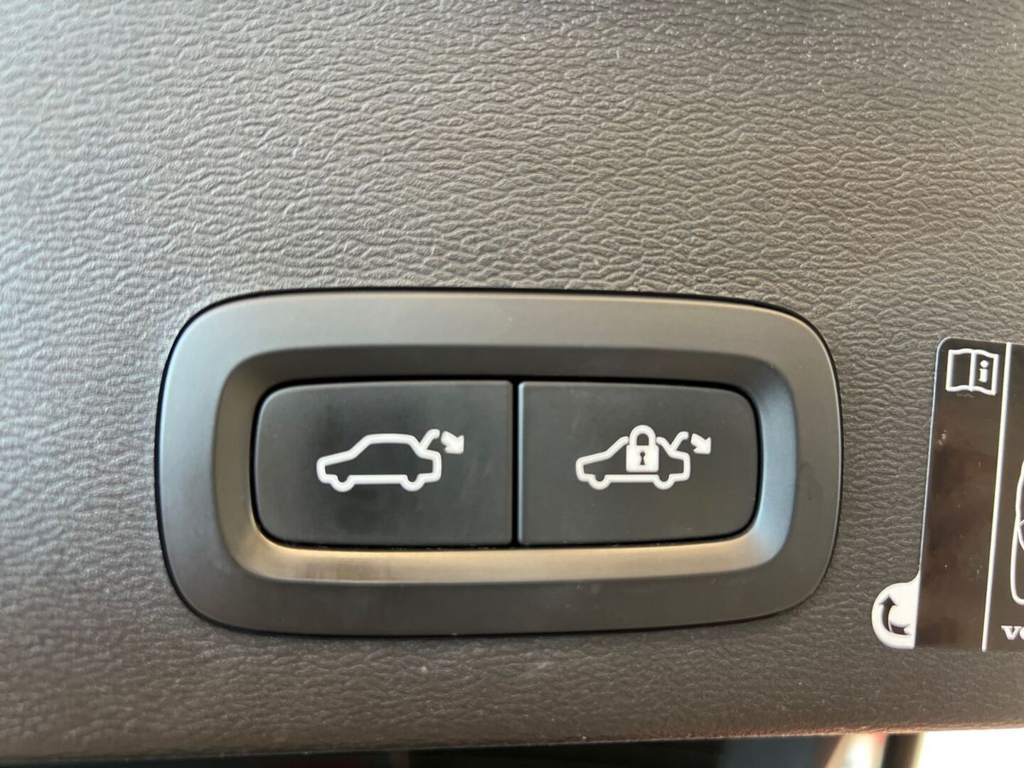 VOLVO XC40 2020