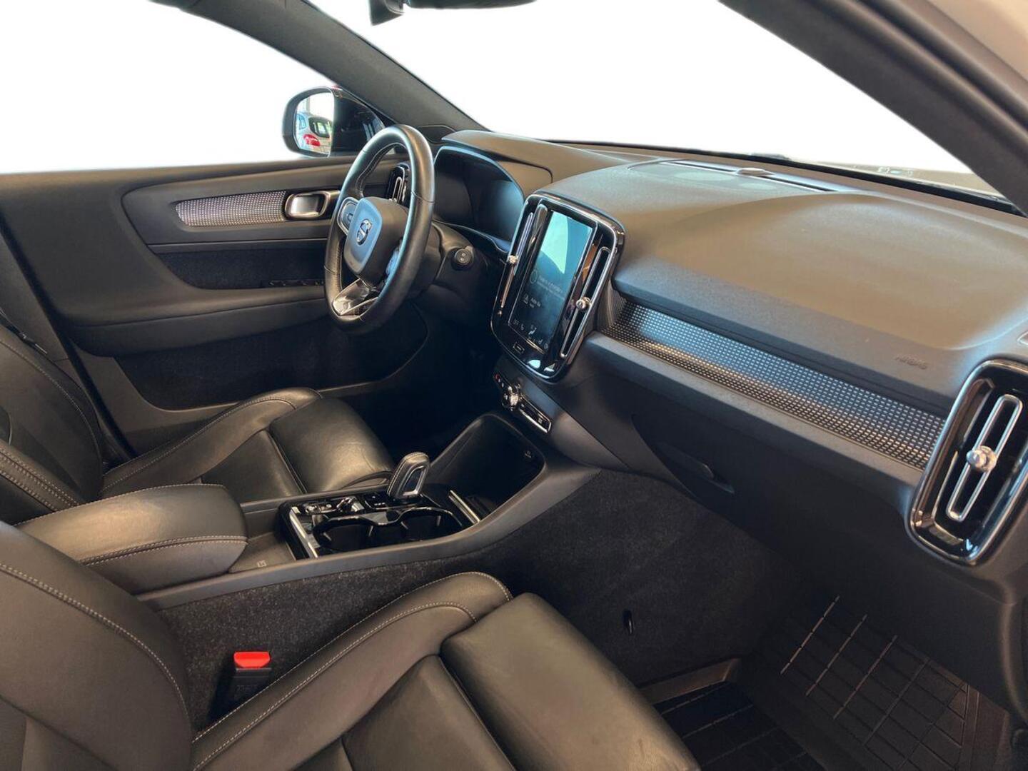 VOLVO XC40 2020