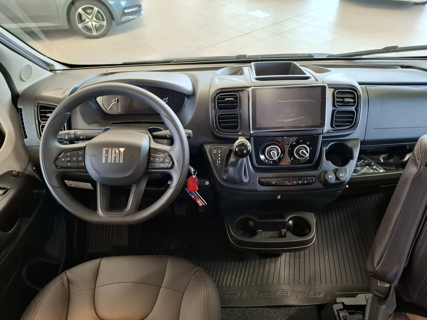 KABE Travel Master Classic 740 LGB 2025