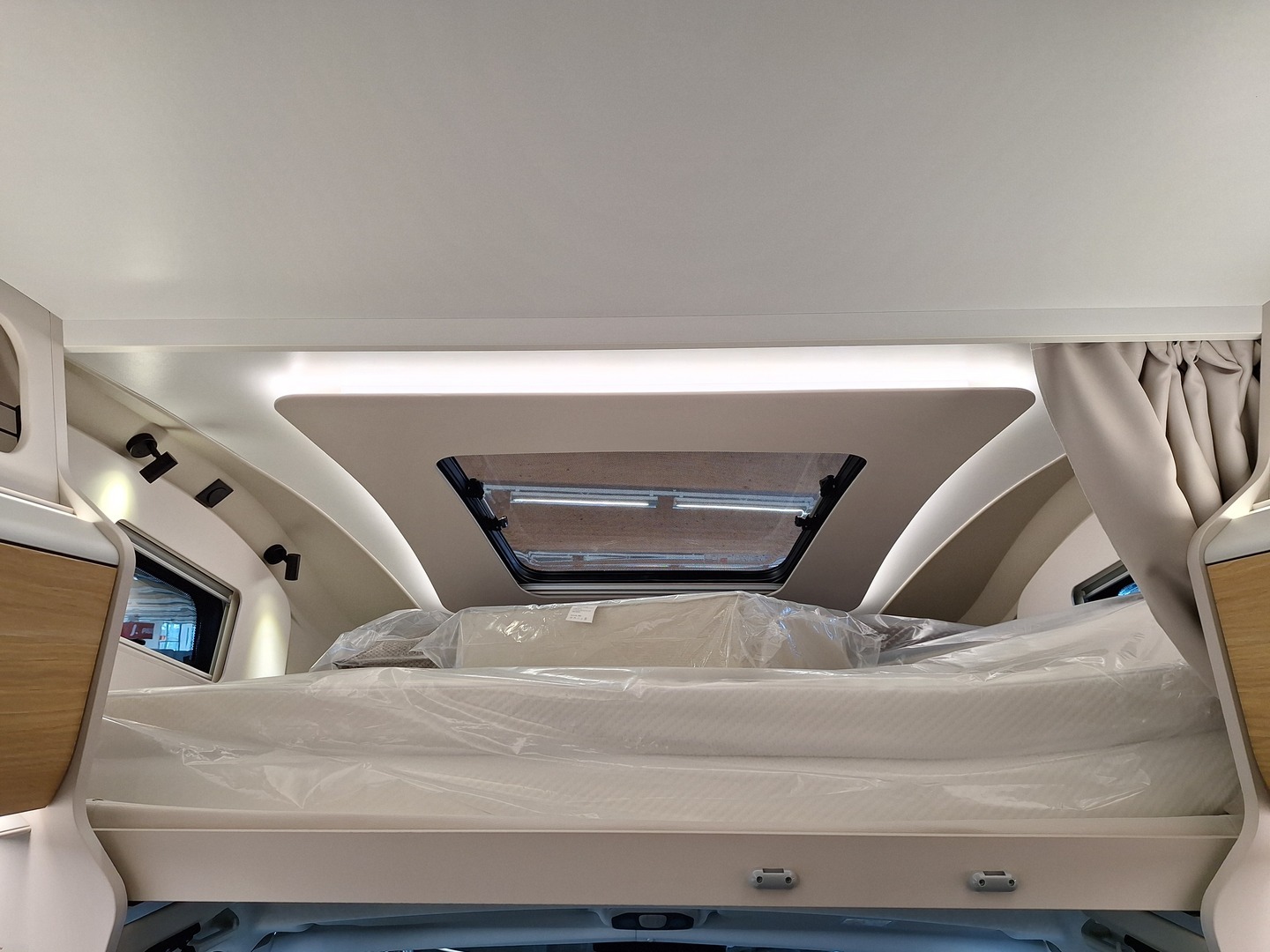 ADRIA CORAL XL 670 SL 2026