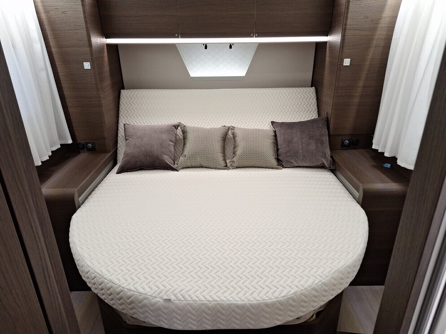 ADRIA MATRIX SUPREME 670 DC 2026