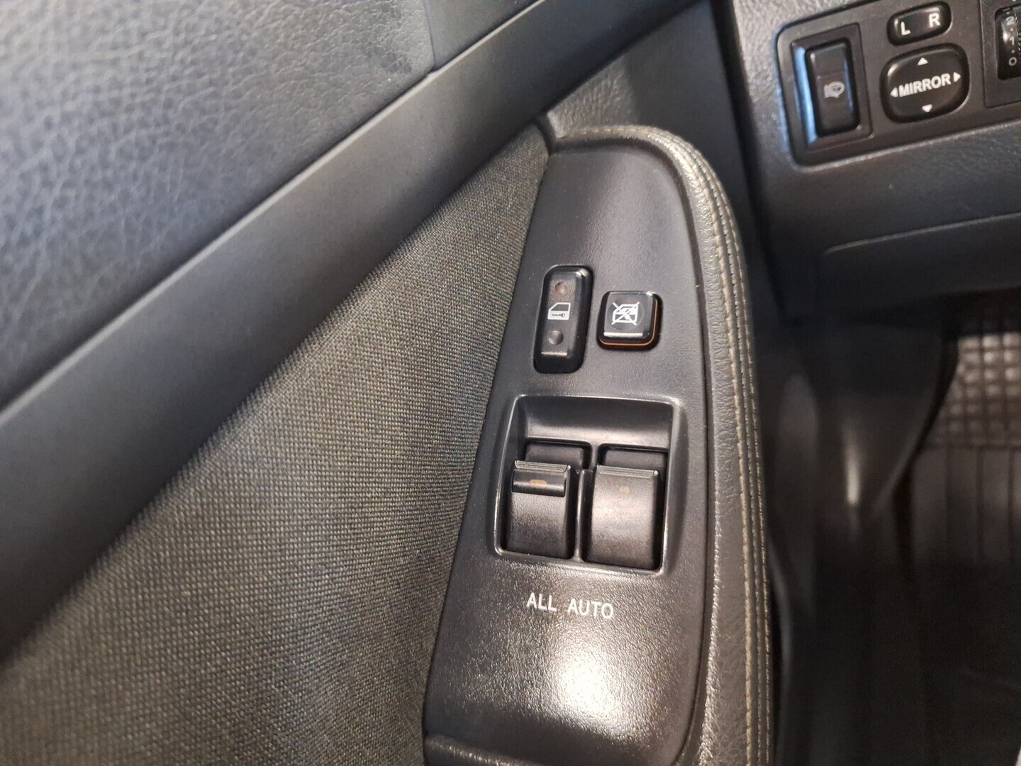 TOYOTA Avensis 2003