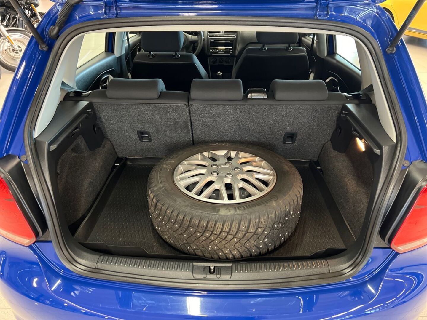 VOLKSWAGEN Polo 11