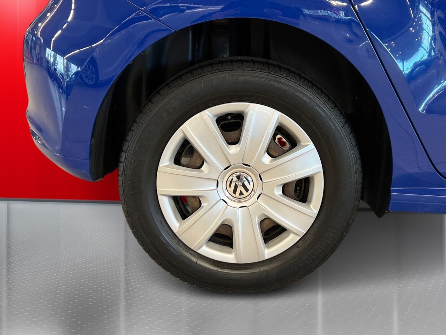 VOLKSWAGEN Polo 13
