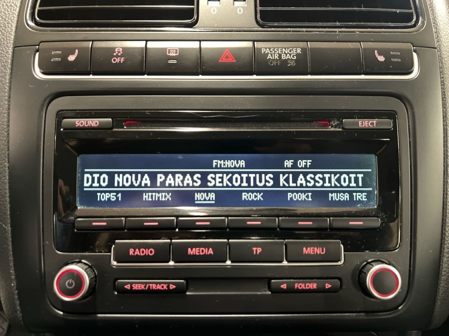 VOLKSWAGEN Polo 15