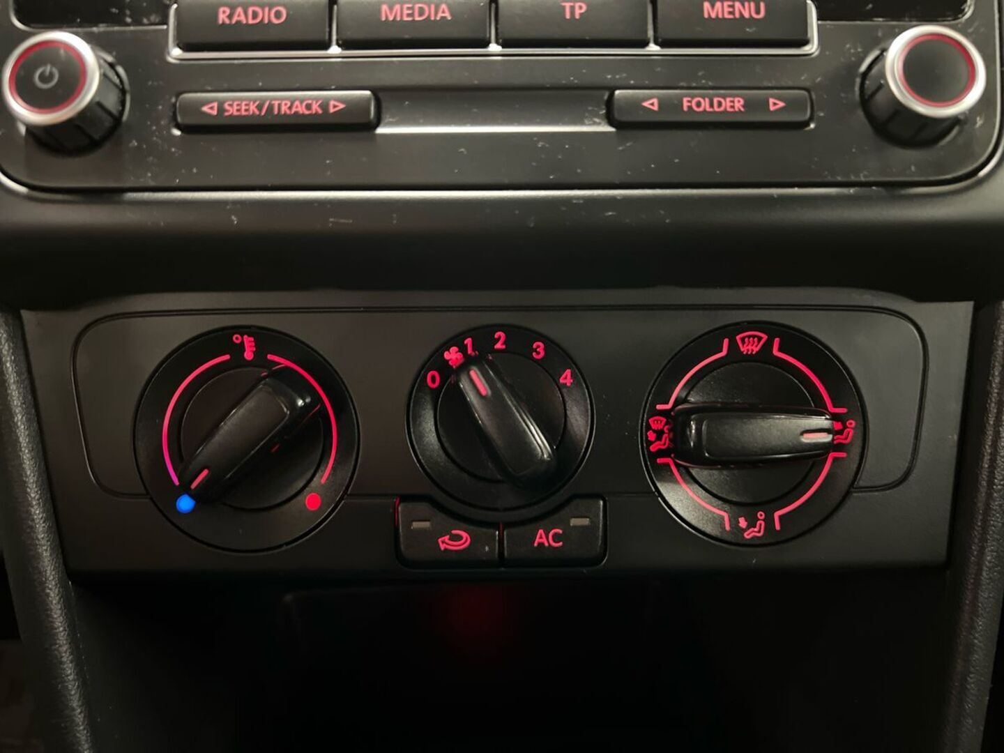 VOLKSWAGEN Polo 18