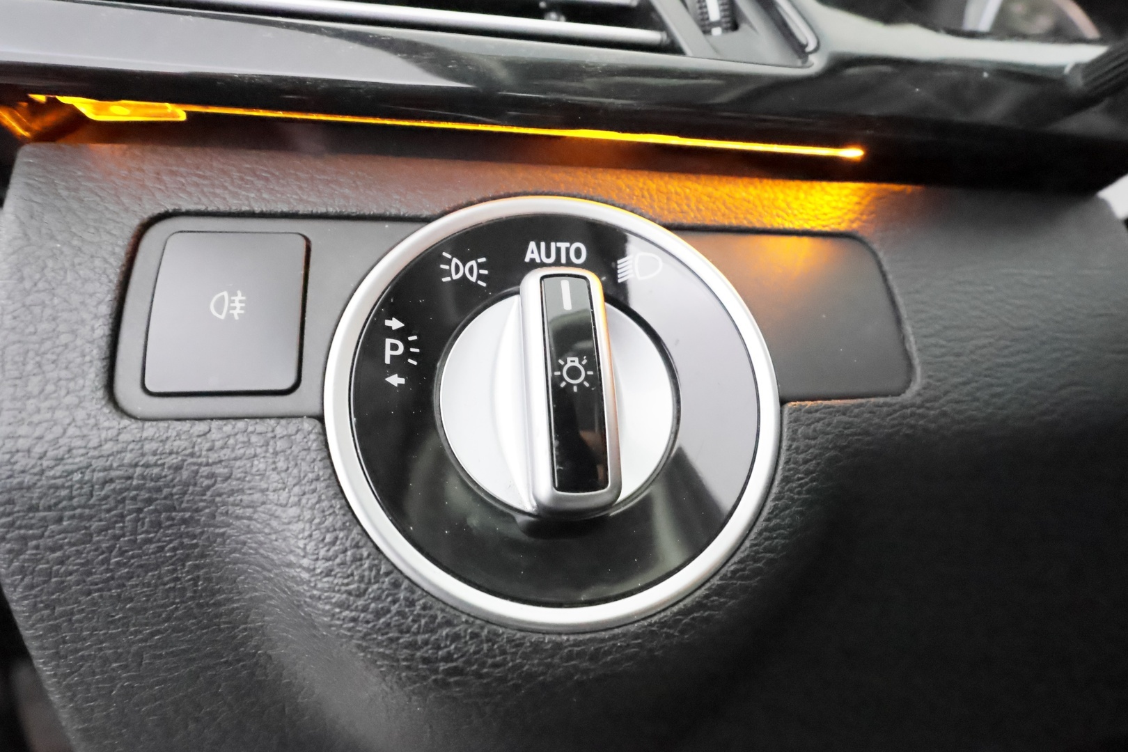 MERCEDES-BENZ E 2011