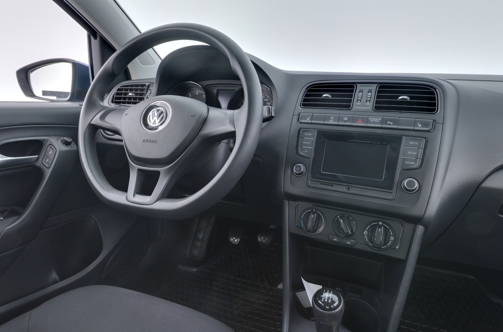 VOLKSWAGEN Polo 2015