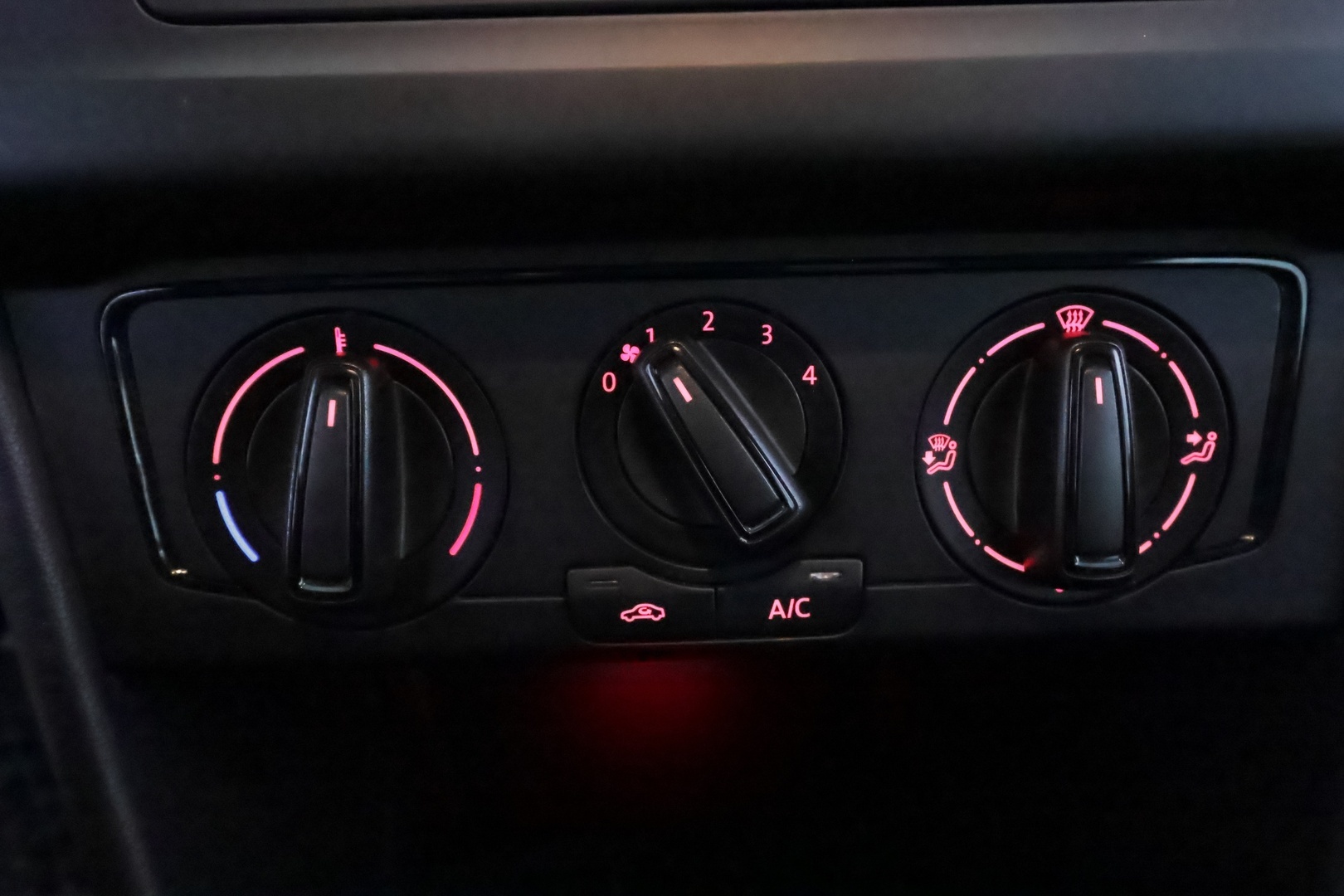 VOLKSWAGEN Polo 2015