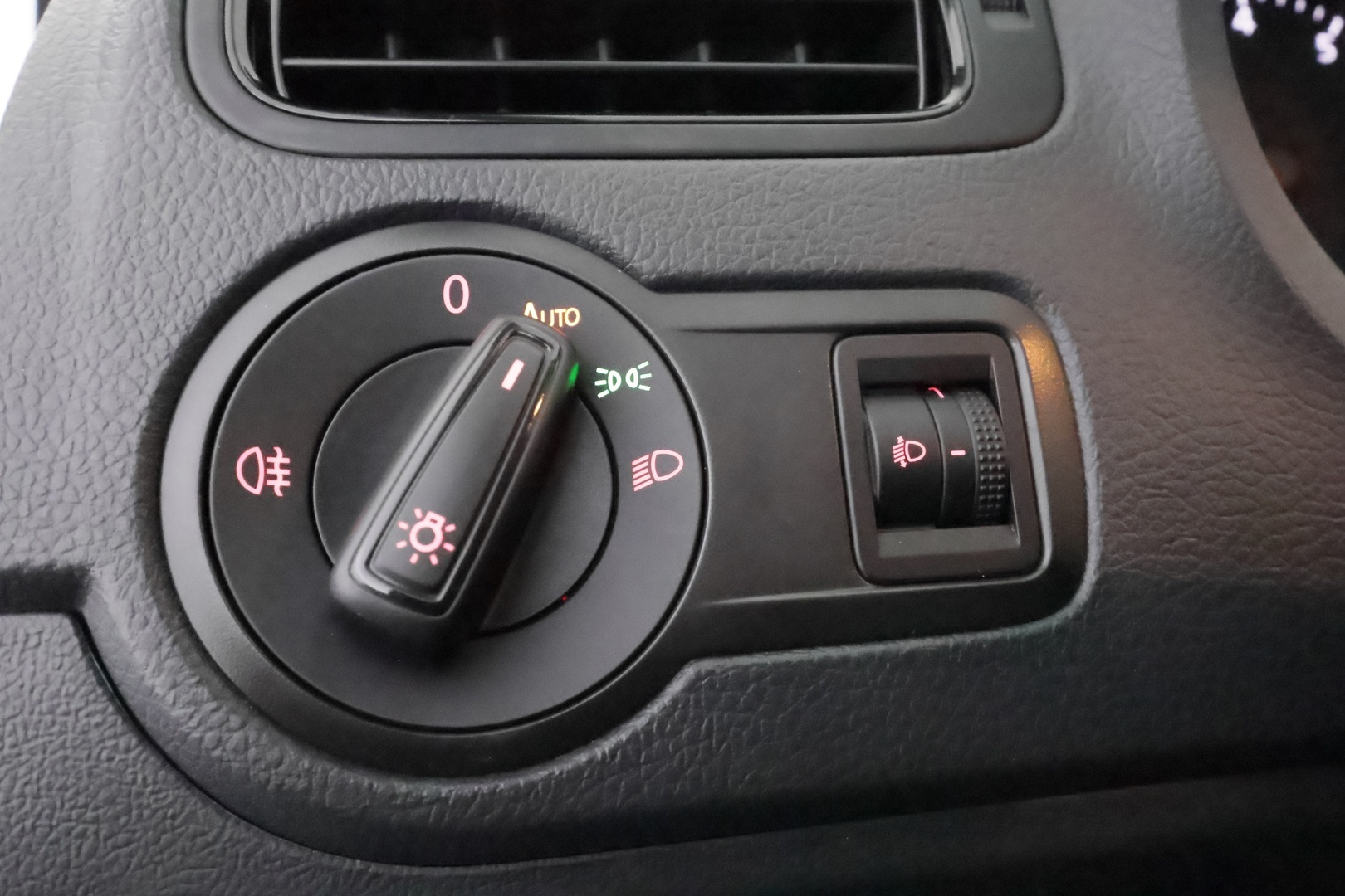 VOLKSWAGEN Polo 2015