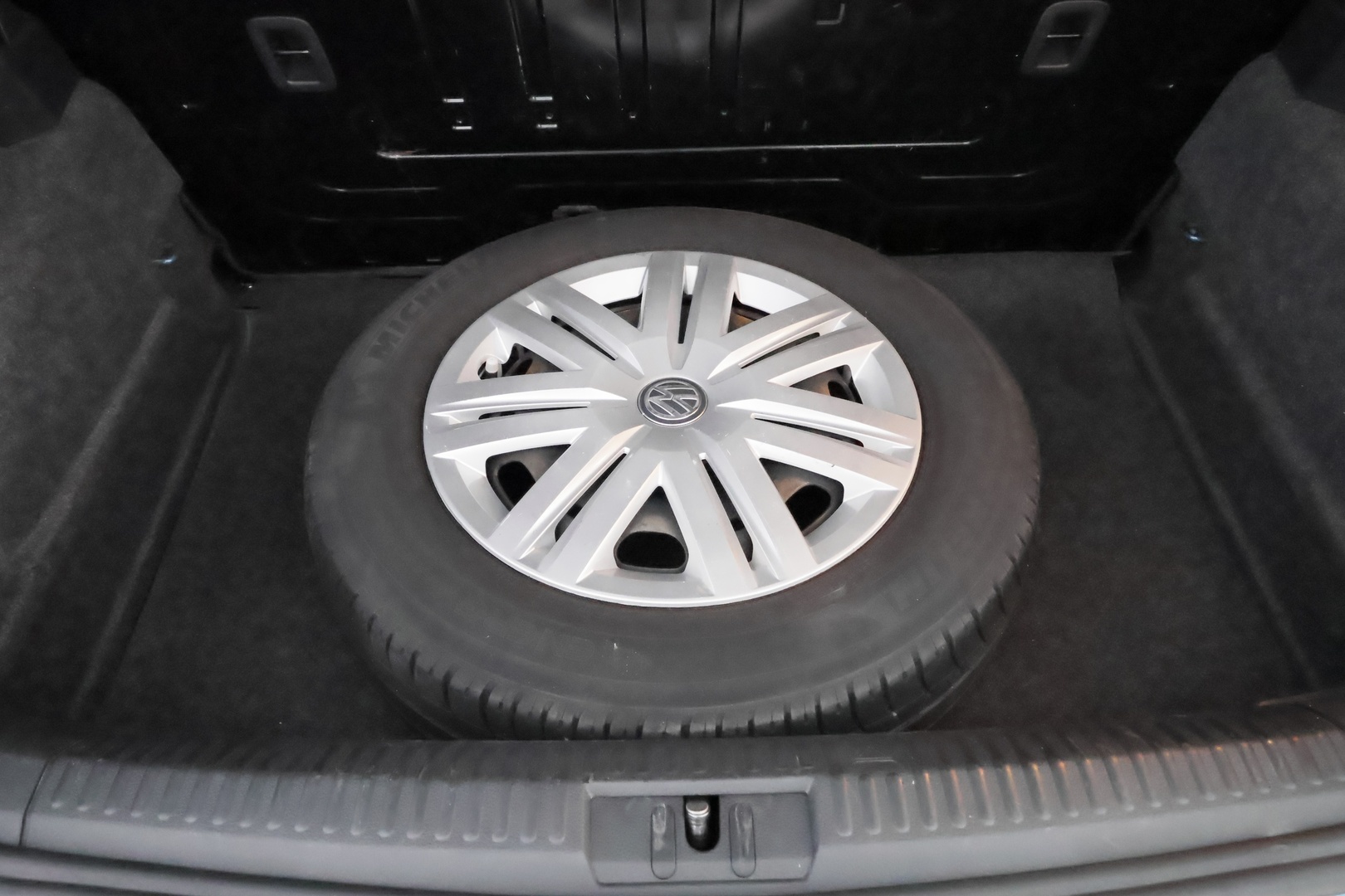 VOLKSWAGEN Polo 2015