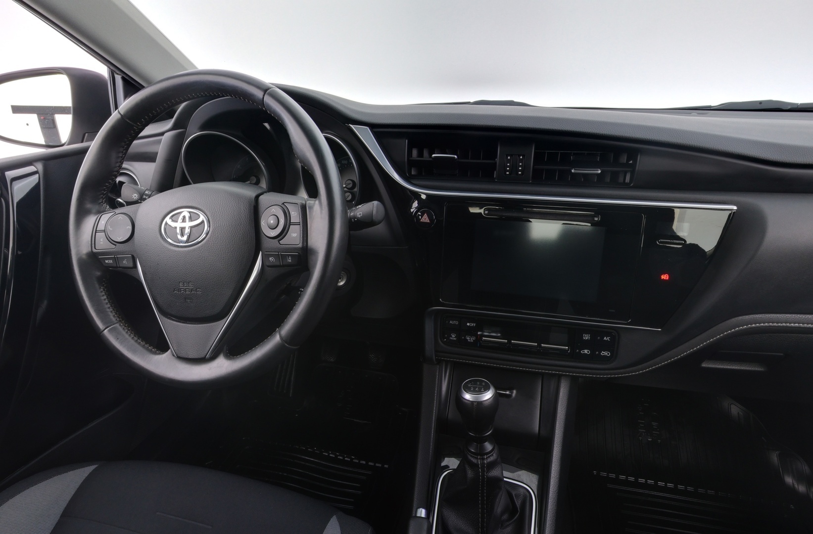 TOYOTA Auris 2016