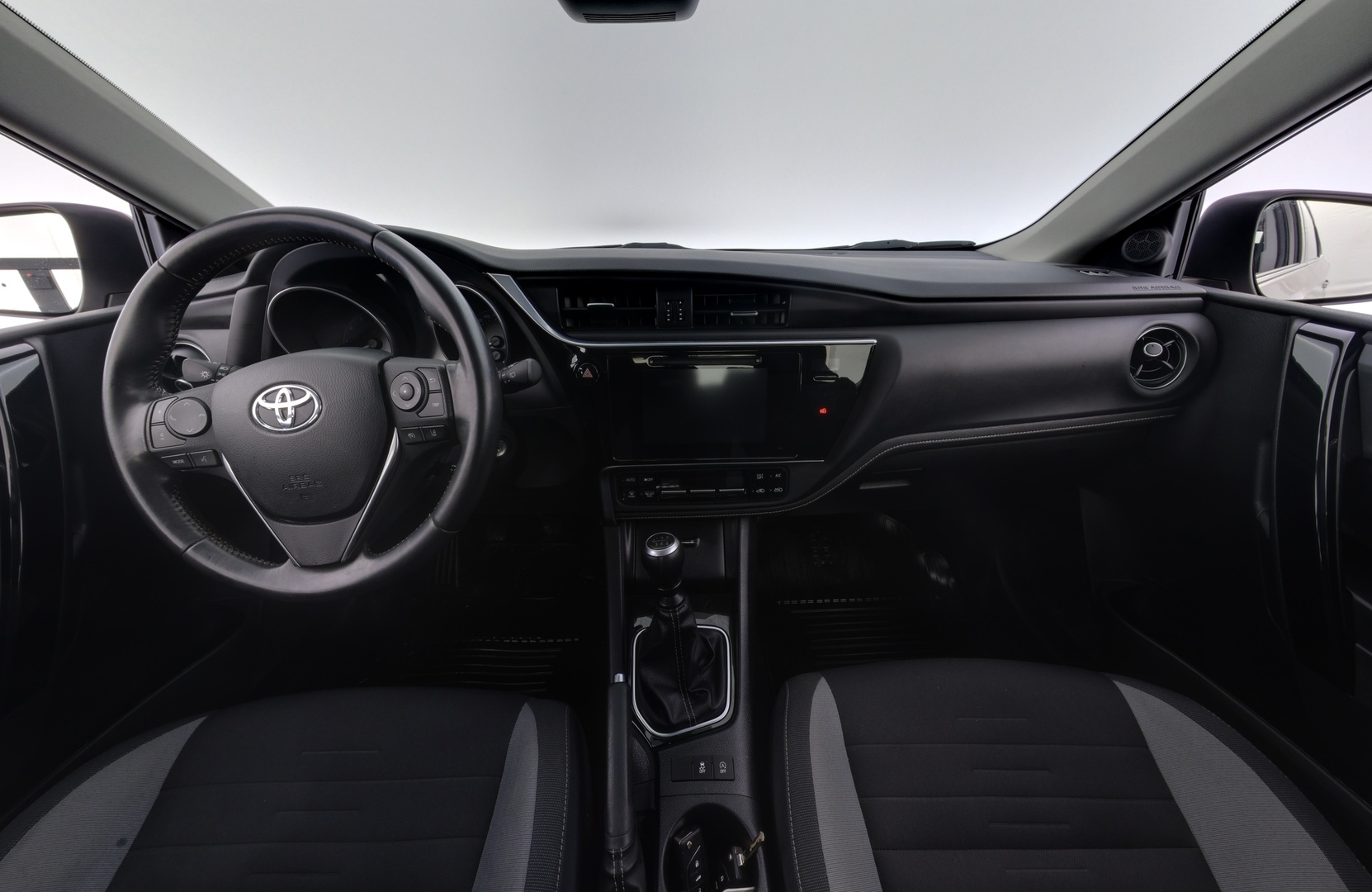TOYOTA Auris 2016