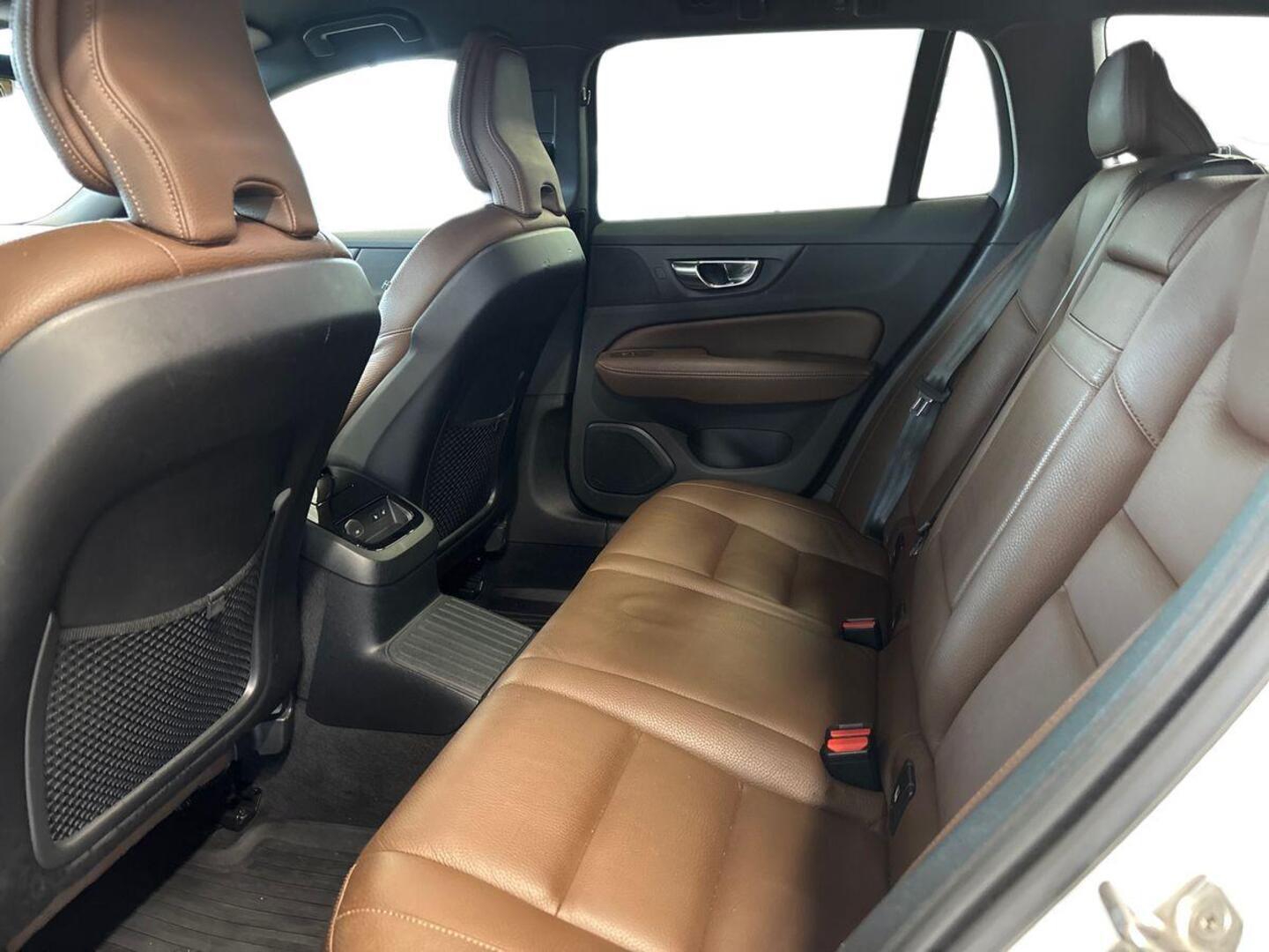 VOLVO V60 2021