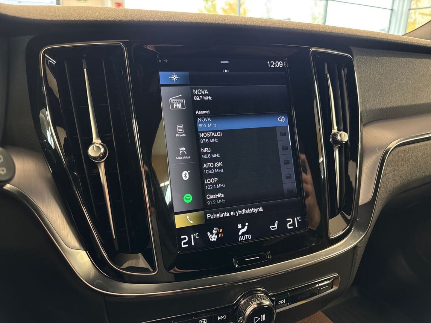 VOLVO V60 2021