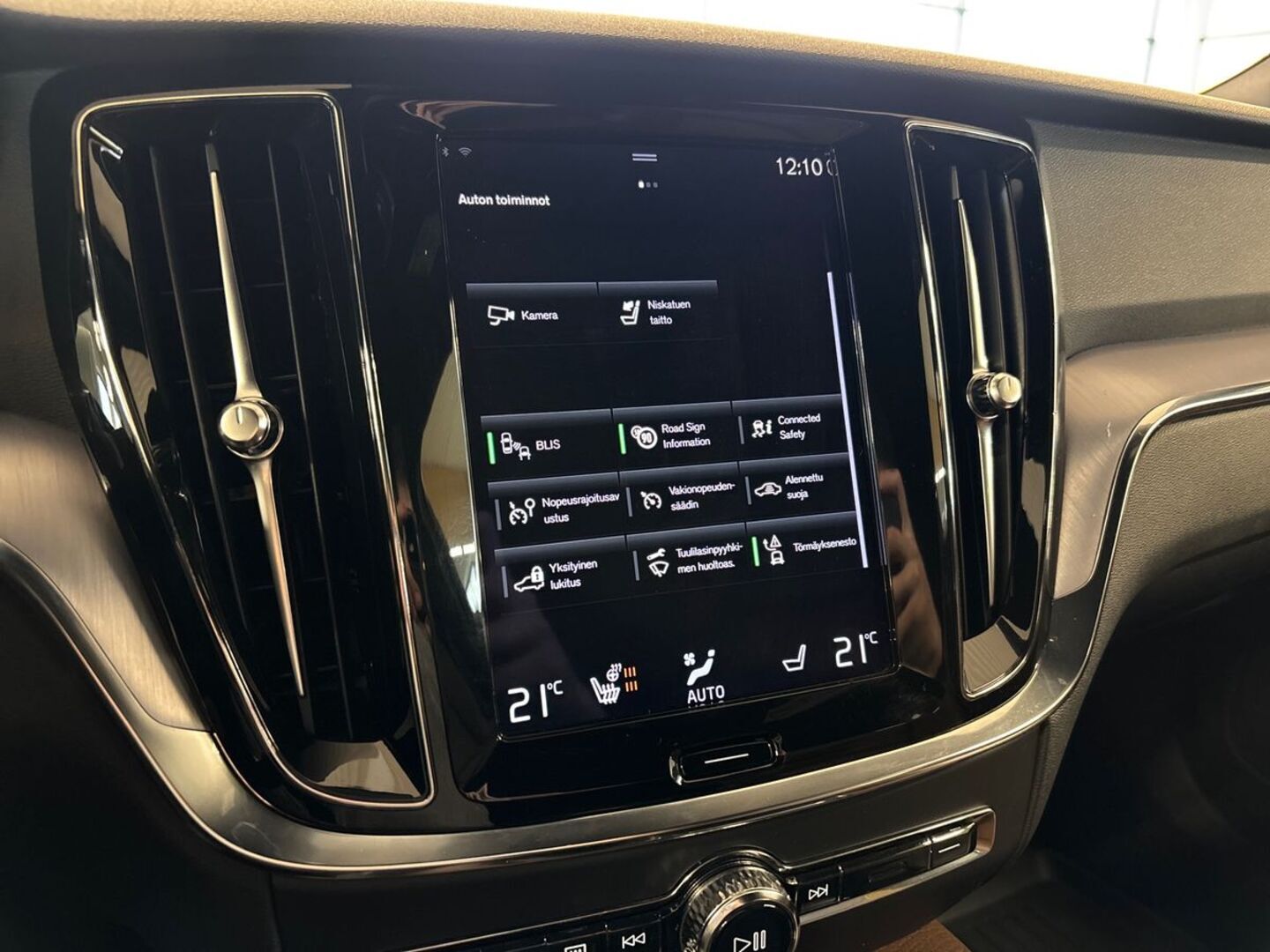 VOLVO V60 2021
