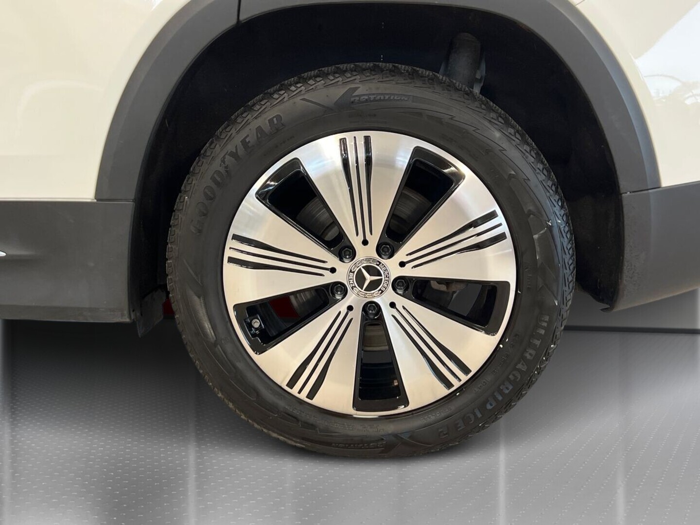 MERCEDES-BENZ EQB 2022