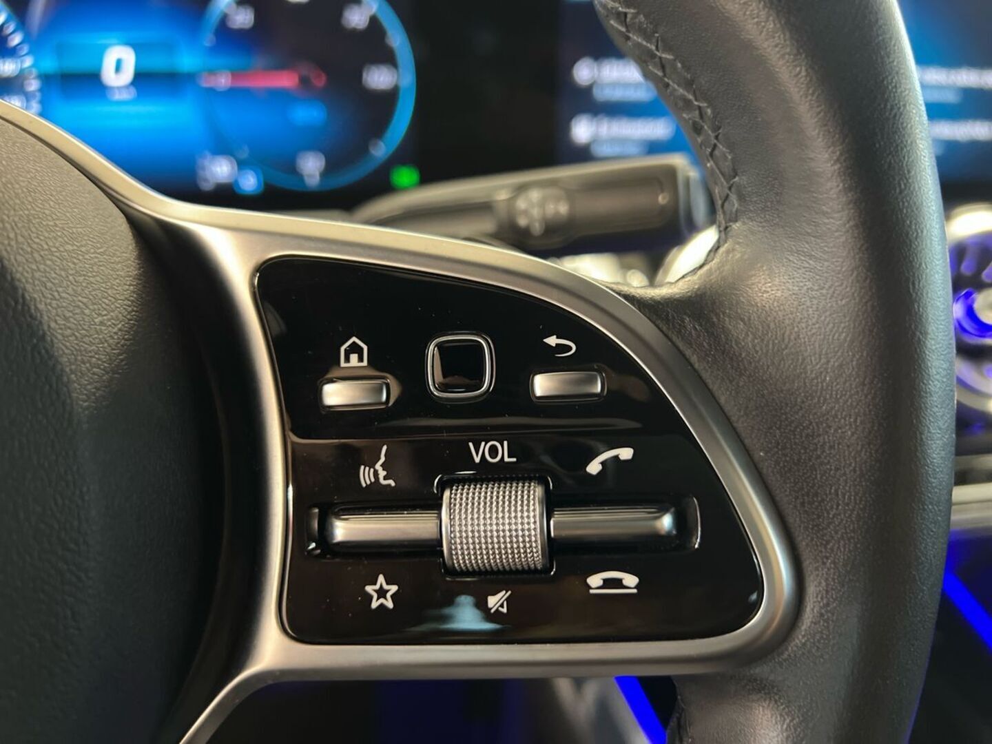 MERCEDES-BENZ EQB 2022