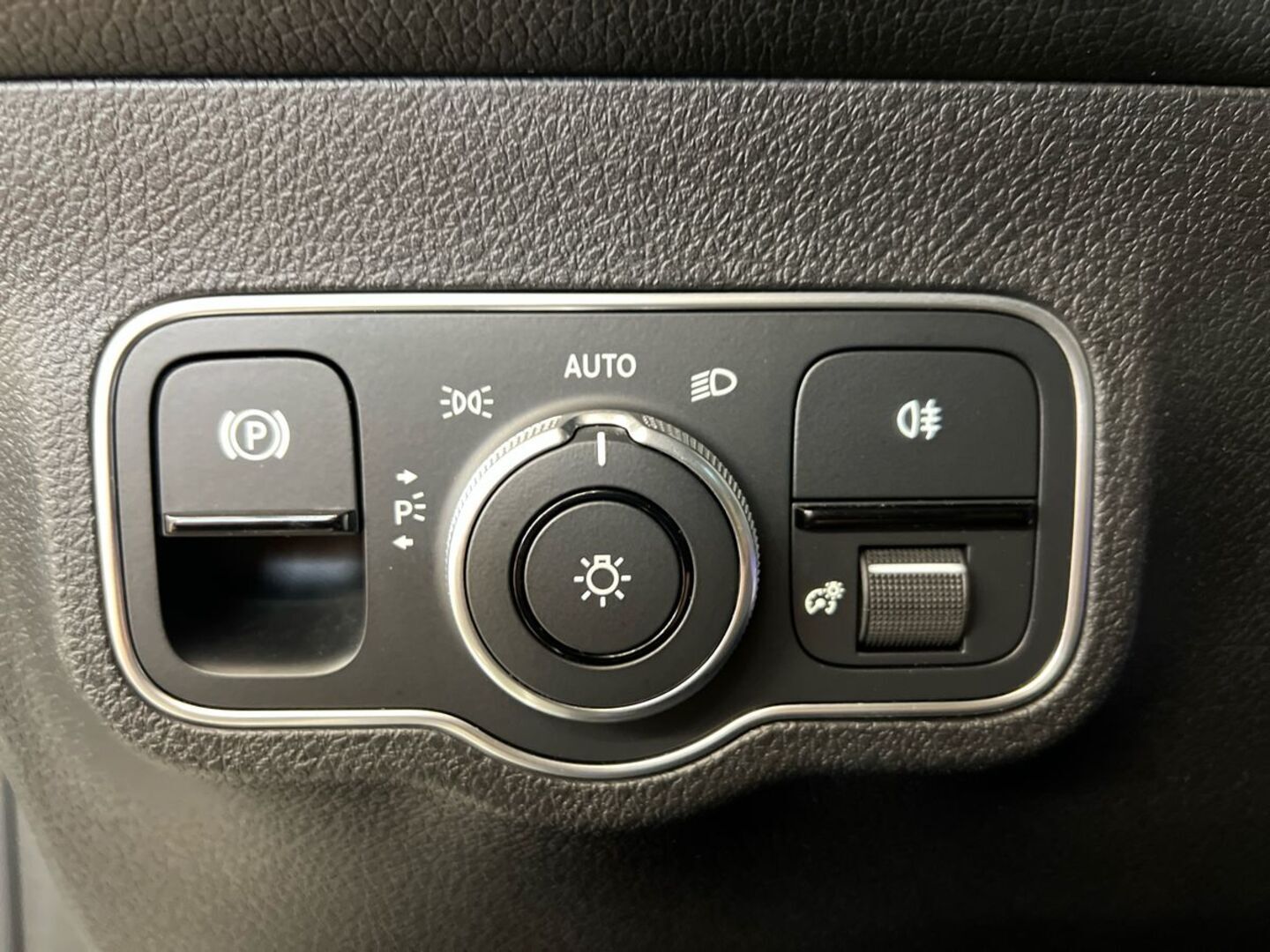 MERCEDES-BENZ EQB 2022