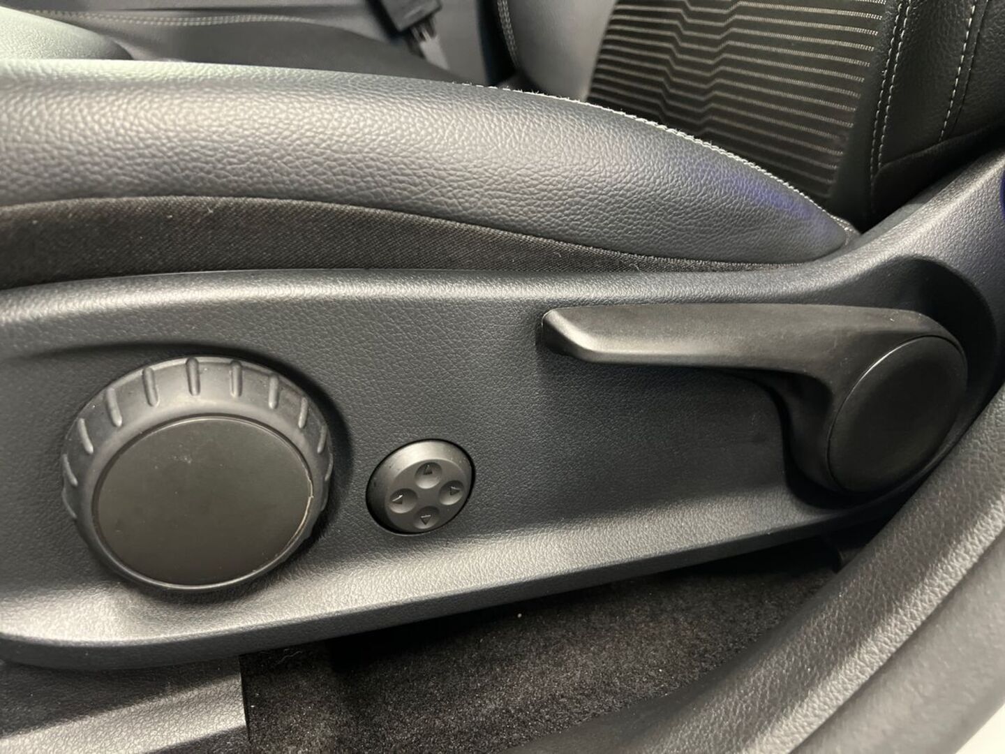 MERCEDES-BENZ EQB 2022