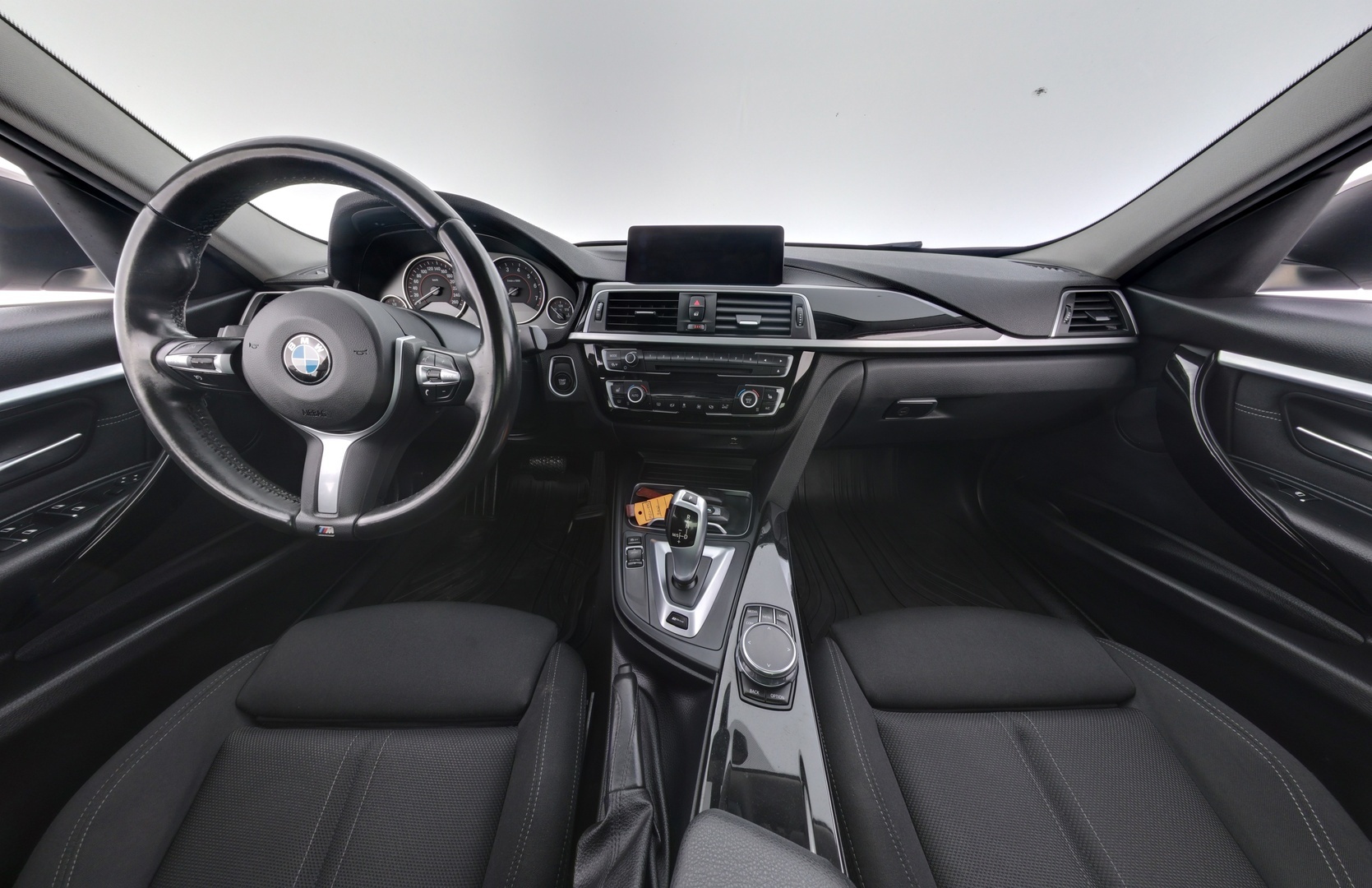 BMW 330 2018
