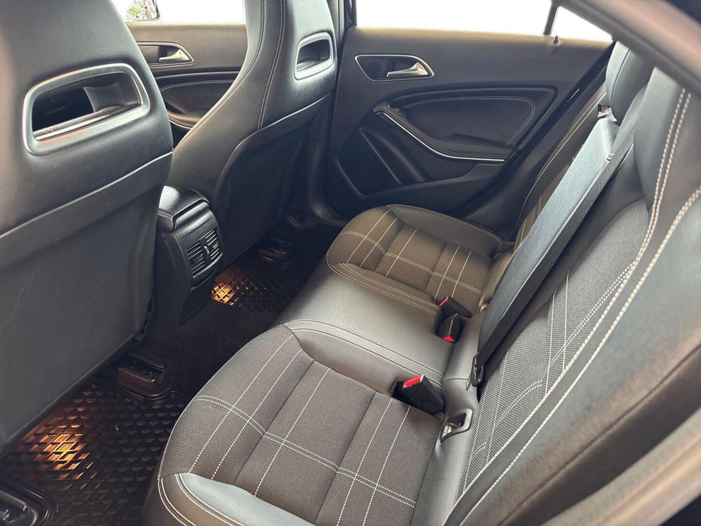 MERCEDES-BENZ A 2015