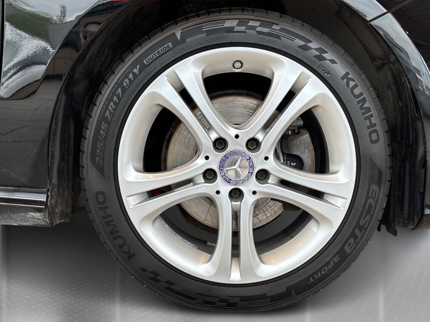 MERCEDES-BENZ A 2015