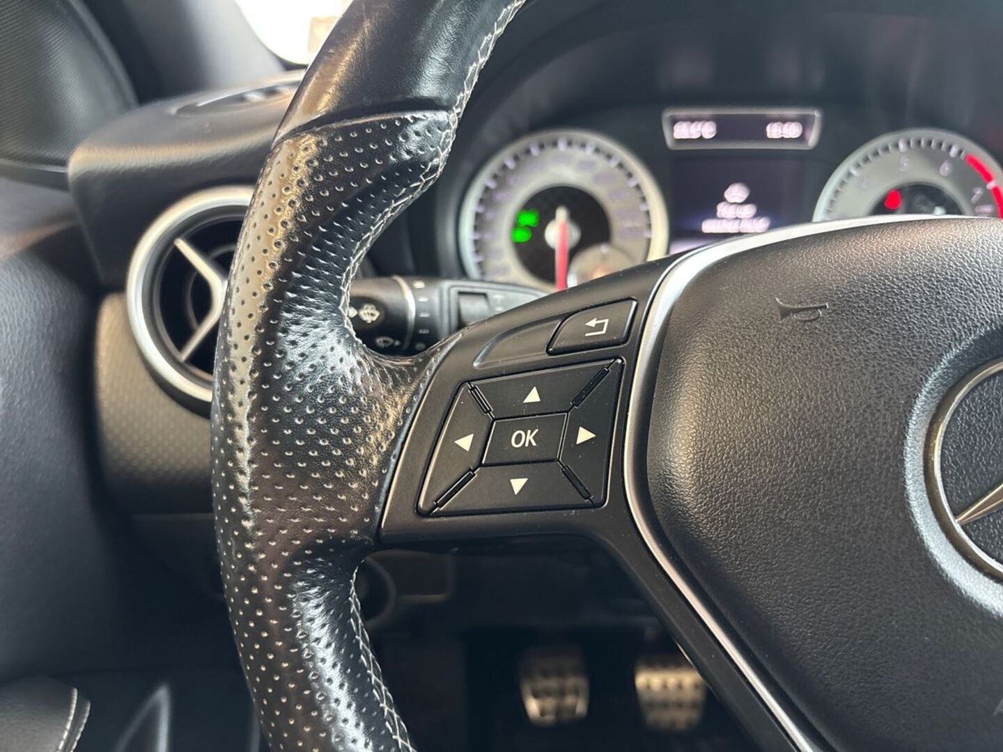 MERCEDES-BENZ A 2015