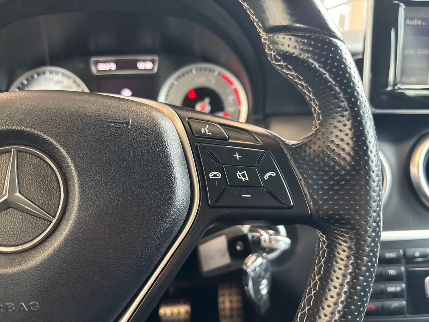 MERCEDES-BENZ A 2015