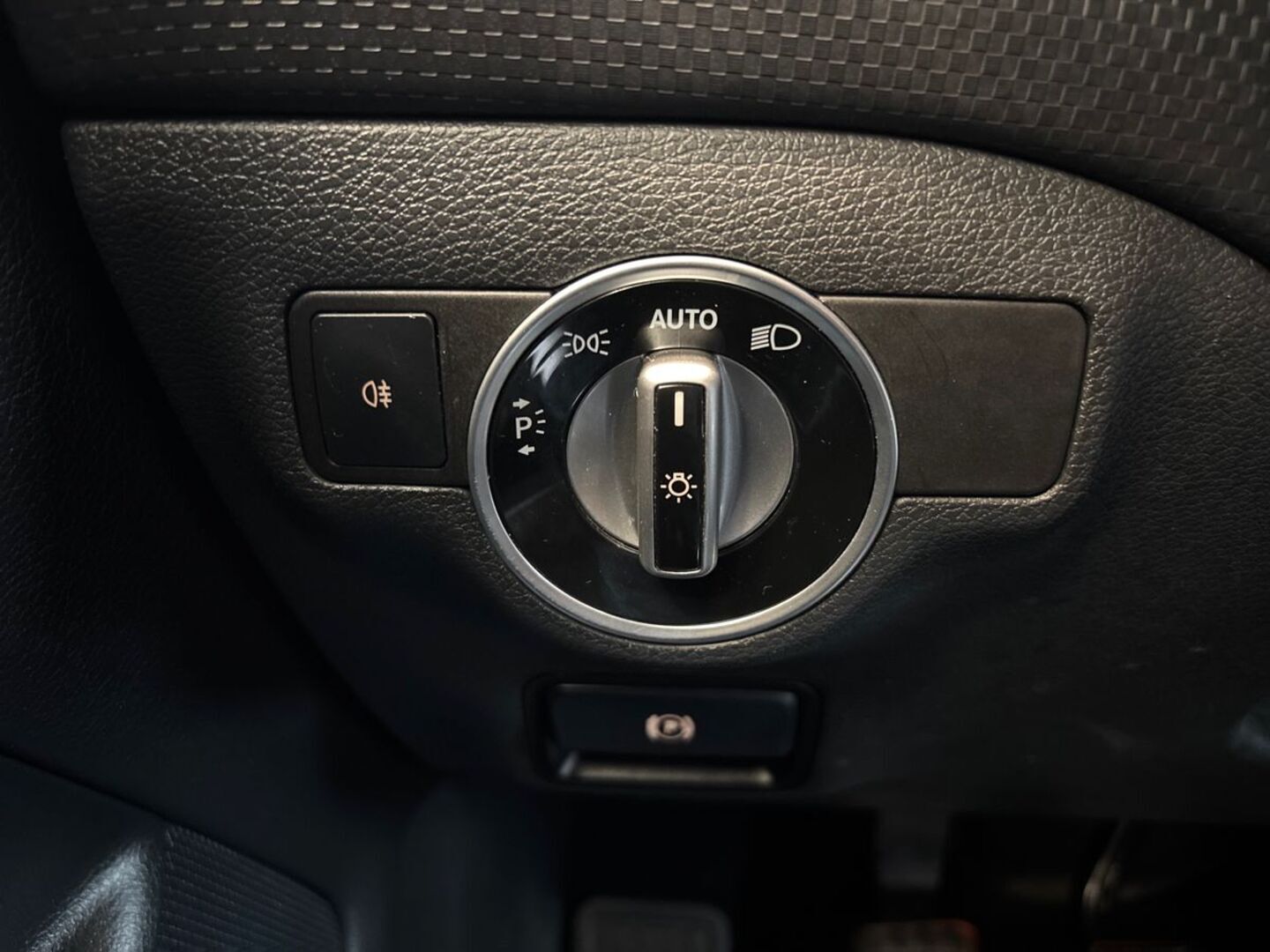 MERCEDES-BENZ A 2015