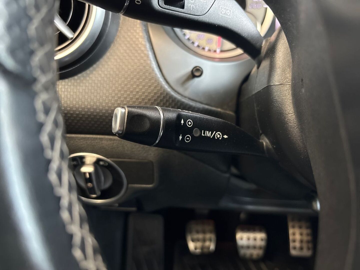 MERCEDES-BENZ A 2015