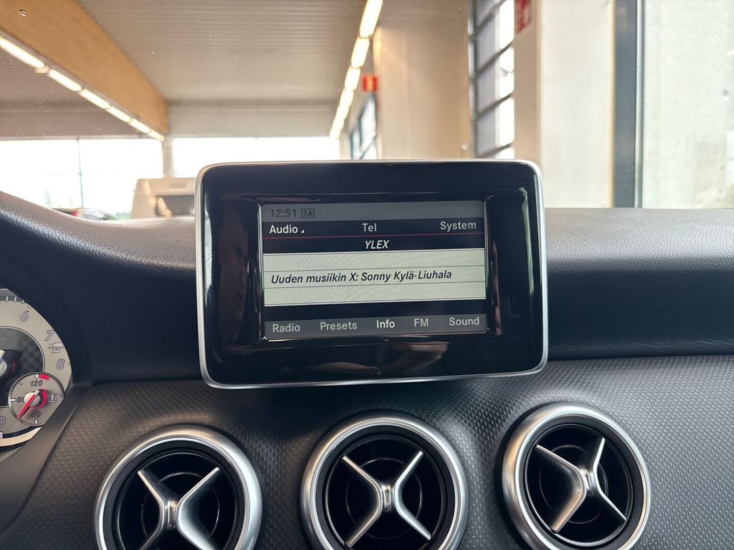 MERCEDES-BENZ A 2015
